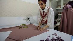 نيرمين الحوراني مصممة أزياء واكبت الموضة وتحدت تقاليد المجتمع