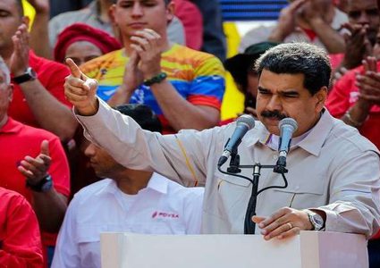 مادورو يحذر البرازيل من أي تدخل عسكري في بلاده