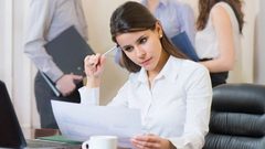 للمرأة العاملة: 9 نصائح مهمة عند تناولكِ الوجبات السريعة