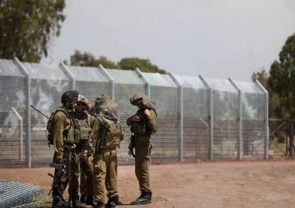 الاحتلال يعتقل 3 مواطنين بزعم اجتيازهم السياج الفاصل