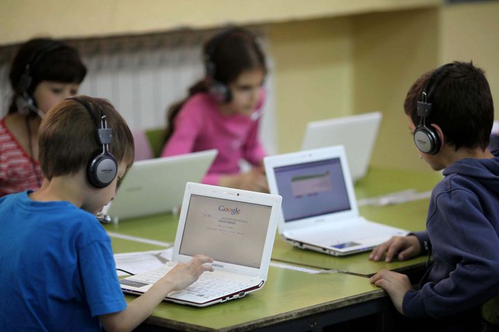 طفل إندونيسى ينفق 11 مليون روبية على ألعاب الإنترنت