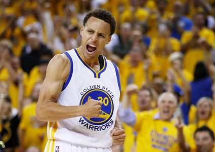 أداء تاريخي لكوري في افتتاح الأدوار الإقصائية