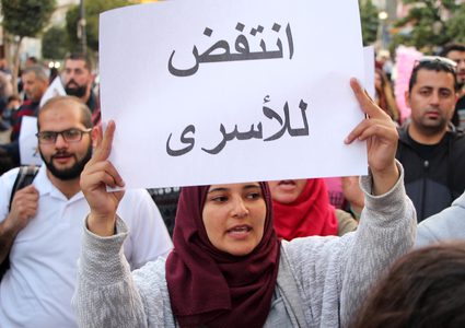 فعاليات تضامنية مع الأسرى المضربين في مختلف محافظات الوطن