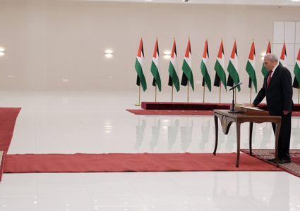 خالد العسيلي يتسلم مهامه وزيرا للاقتصاد الوطني