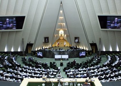 إيران تعتزم فرض عقوبات اقتصادية ضد أمريكا ودول أخرى