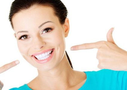 دراسة تثبت أن الابتسامة تحسن المزاج