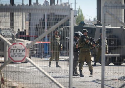 قوات الاحتلال تعيد فتح حاجز 300