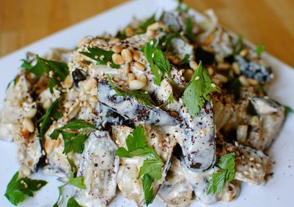 سلطة الدجاج بالطحينية