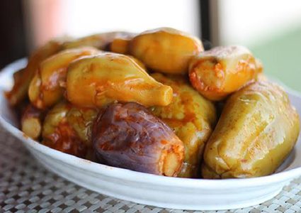 محاشي مشكلة مع صوص الطماطم.. غداء مميز وشهي