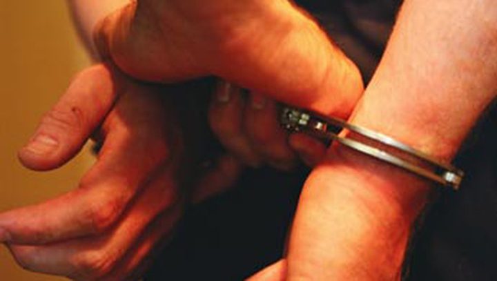 الشرطة تقبض على شخص صادر بحقه مذكرتين حبس بقيمة 3 مليون شيكل