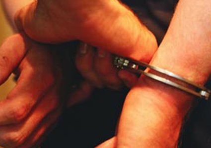 الشرطة تقبض على شخص صادر بحقه مذكرتين حبس بقيمة 3 مليون شيكل