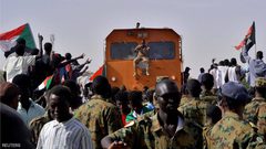 المجلس الانتقالي في السودان يتعهد بعدم فض الاعتصامات بالقوة