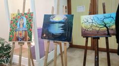 درج الورد.. لوحات بأيدي أمهات يرسمن الأمل والألم