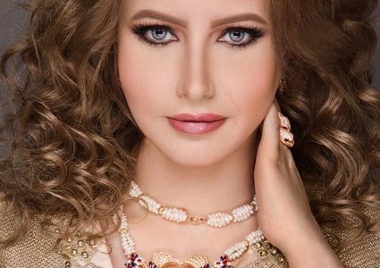 مي العيدان تصدم الجميع بأصولها غير العربية... ماذا كشفت؟