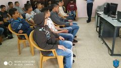 الشرطة تحاضر بأكثر من 130 طالب