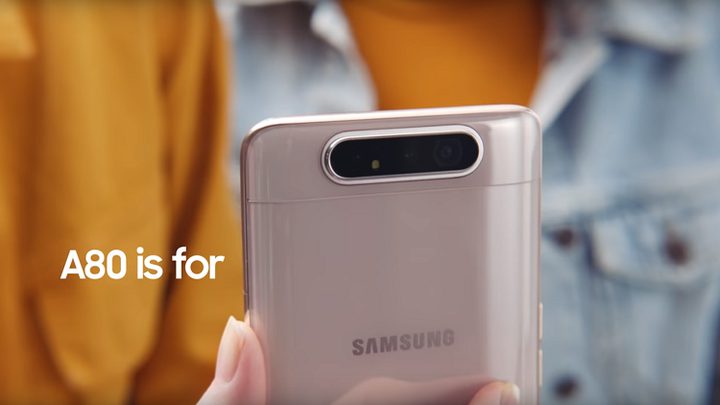 "سامسونغ" تتحدى كل الشركات بهاتف غير مسبوق!