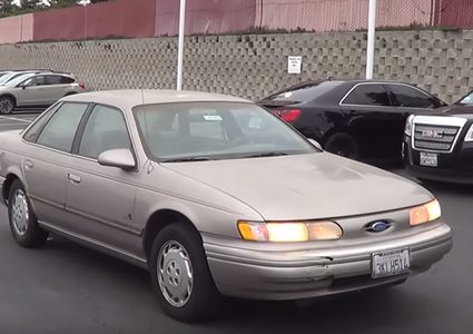 رجل يبحث عن مالكة سيارة "سرقها" قبل 21 عاما