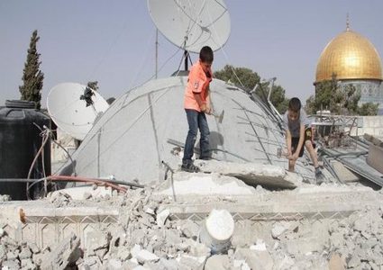 الاحتلال يقضي بسجن مقدسي 30 شهراً ويمنع آخرين من السفر