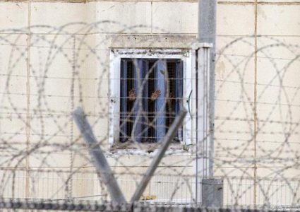 الأسرى يدخلون يومهم الثامن في الإضراب