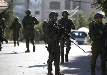 إصابة العشرات بالاختناق في محيط المدارس بالخليل