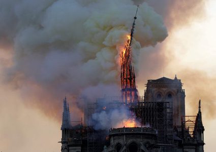 ماكرون يتوجه إلى كاتدرائية نوتردام ويرجىء خطابه المرتقب