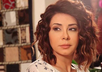 كاريس بشار تطلق حساباتها على الـ"سوشيال ميديا"