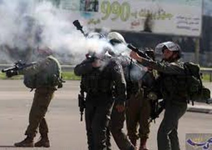 الخليل: إصابات بالاختناق في محيط مدارس المنطقة الجنوبية