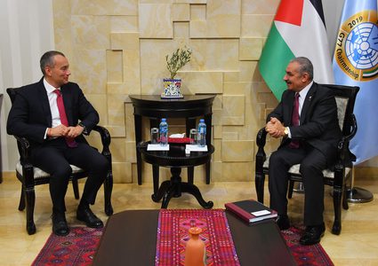 إشتية يلتقي ملادينوف في رام الله