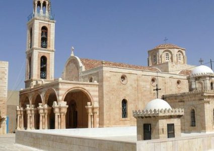 "العليا لشؤون الكنائس" تعرب عن أسفها العميق لحريق برج كاتدرائية