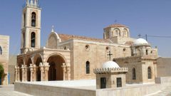 "العليا لشؤون الكنائس" تعرب عن أسفها العميق لحريق برج كاتدرائية