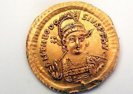 العثور على عملة ذهبية رومانية في صفورية عمرها 1600 عام