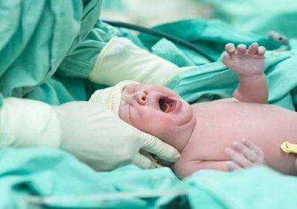 أول طفلة أنابيب صينية تصبح أمّا