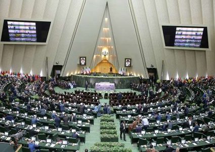 البرلمان الإيراني يدرج القوات الأمريكية على قائمة الإرهاب