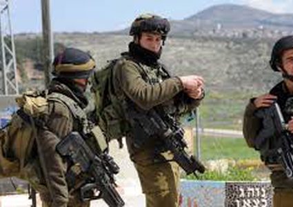 الاحتلال يعتدي على عامل من الخليل بالضرب المبرح