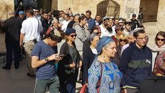 عشرات المستوطنين يقتحمون الأقصى