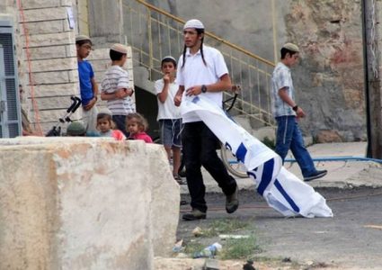 مستوطنون يعتدون على عائلة فلسطينية جنوبي نابلس