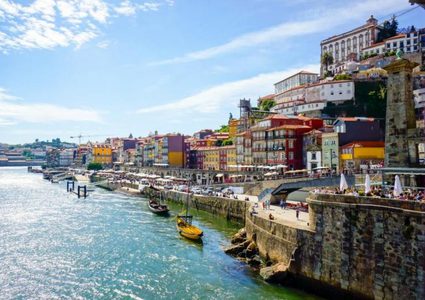 مصرع 28 شخصًا بانقلاب حافلة في جزيرة برتغالية