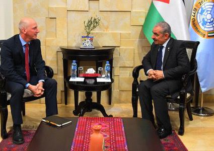 اشتية يدعو العالم للاعتراف بالدولة الفلسطينية إنقاذا لحل الدولتين