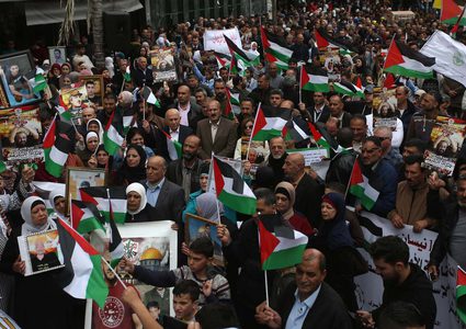 جماهير الخليل تحيي يوم الأسير