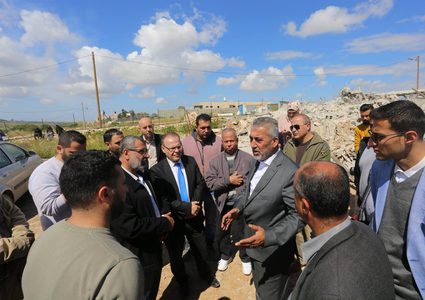 وزير الحكم المحلي يستنكر هدم الاحتلال لمنازل المواطنين