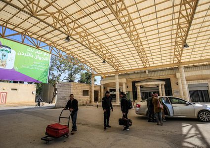 تنقل 5988 مسافر  عبر معبر الكرامة