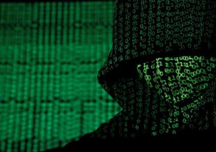 "مايكروسوفت" تعترف باختراق "Outlook"!