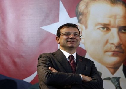 أكرم أوغلو.. لاعب كرة يحرز هدفًا قاتلًا في مرمى أردوغان