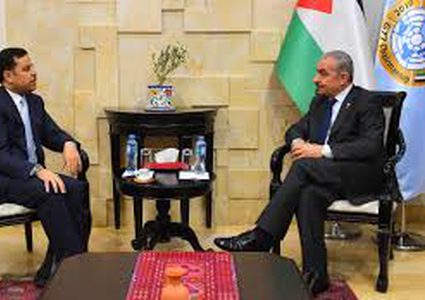 اشتية يبحث مع السفير الأردني سبل تعزيز التعاون