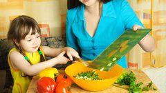 أساليب تعليم الأطفال المشاركة في أعمال المنزل