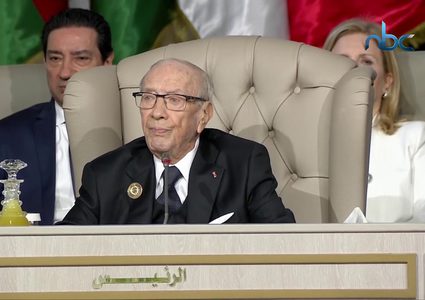 عجبا كل هذه القمم ... والشعوب مازالت في الحضيض