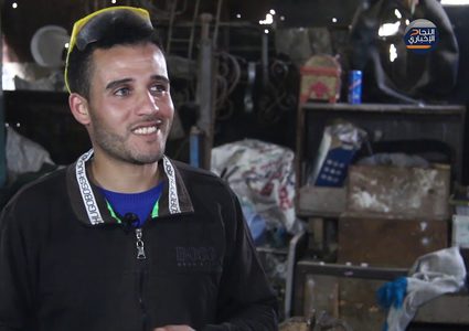 شاب غزاوي يبدع في صناعة المجسمات من "الخردة"