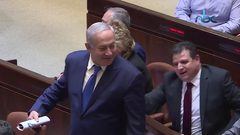 اسرائيل تدرس زيادة المنحة القطرية لغزة