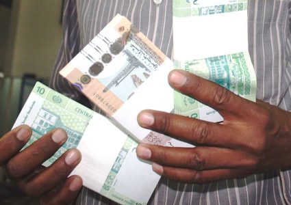 توقعات بتعافي الجنيه السوداني بعد عزل البشير