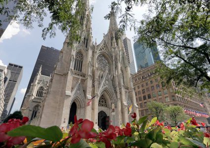 الشرطة الأمريكية تقبض على شخص حاول احراق كاتدرائية